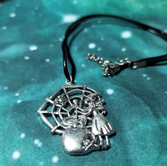 Witch&Cauldron Necklace - Picture 2 of 2